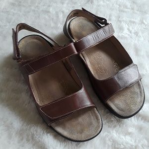 Kumfs sz:38W Brown Leather Velcro Comfort Sandals